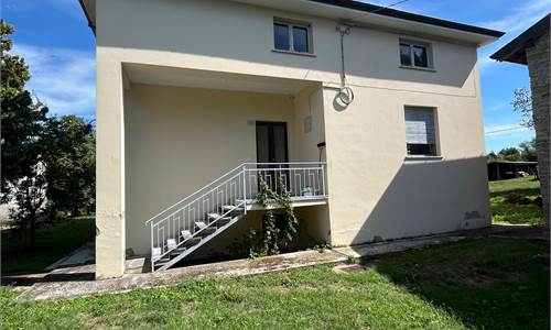 CASA INDIPENDENTE CON TERRENO