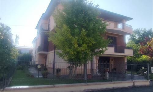 INTERA VILLA BIFAMILIARE CON UFFICIO