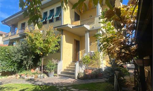 CASA SIGNORILE CON GIARDINO